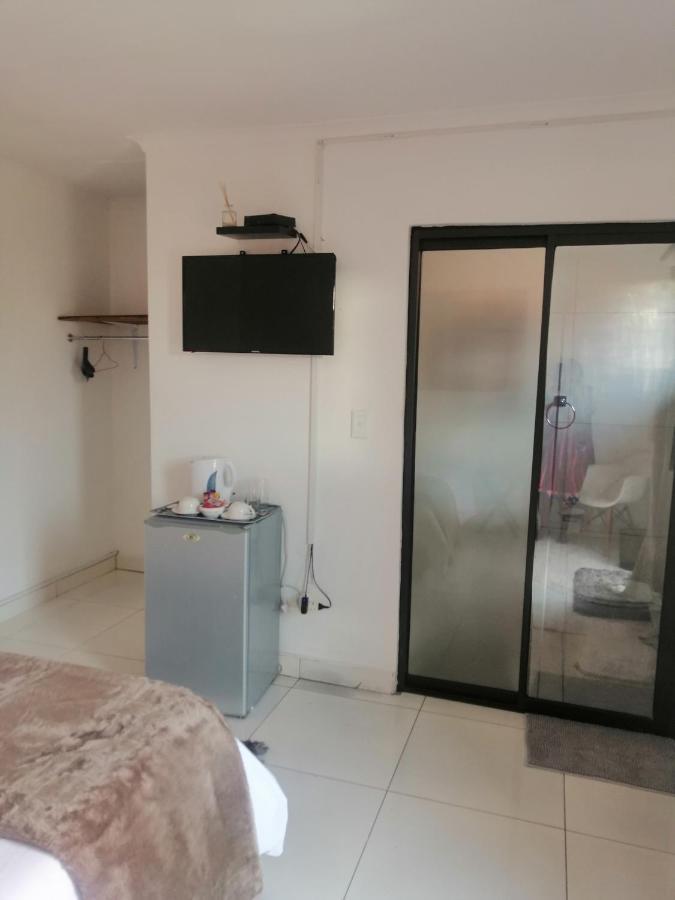 Niilo'S Guesthouse Rundu Exterior photo