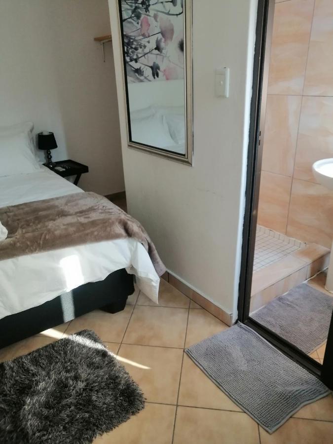 Niilo'S Guesthouse Rundu Exterior photo