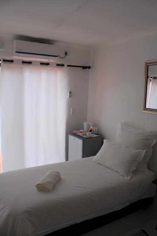 Niilo'S Guesthouse Rundu Exterior photo