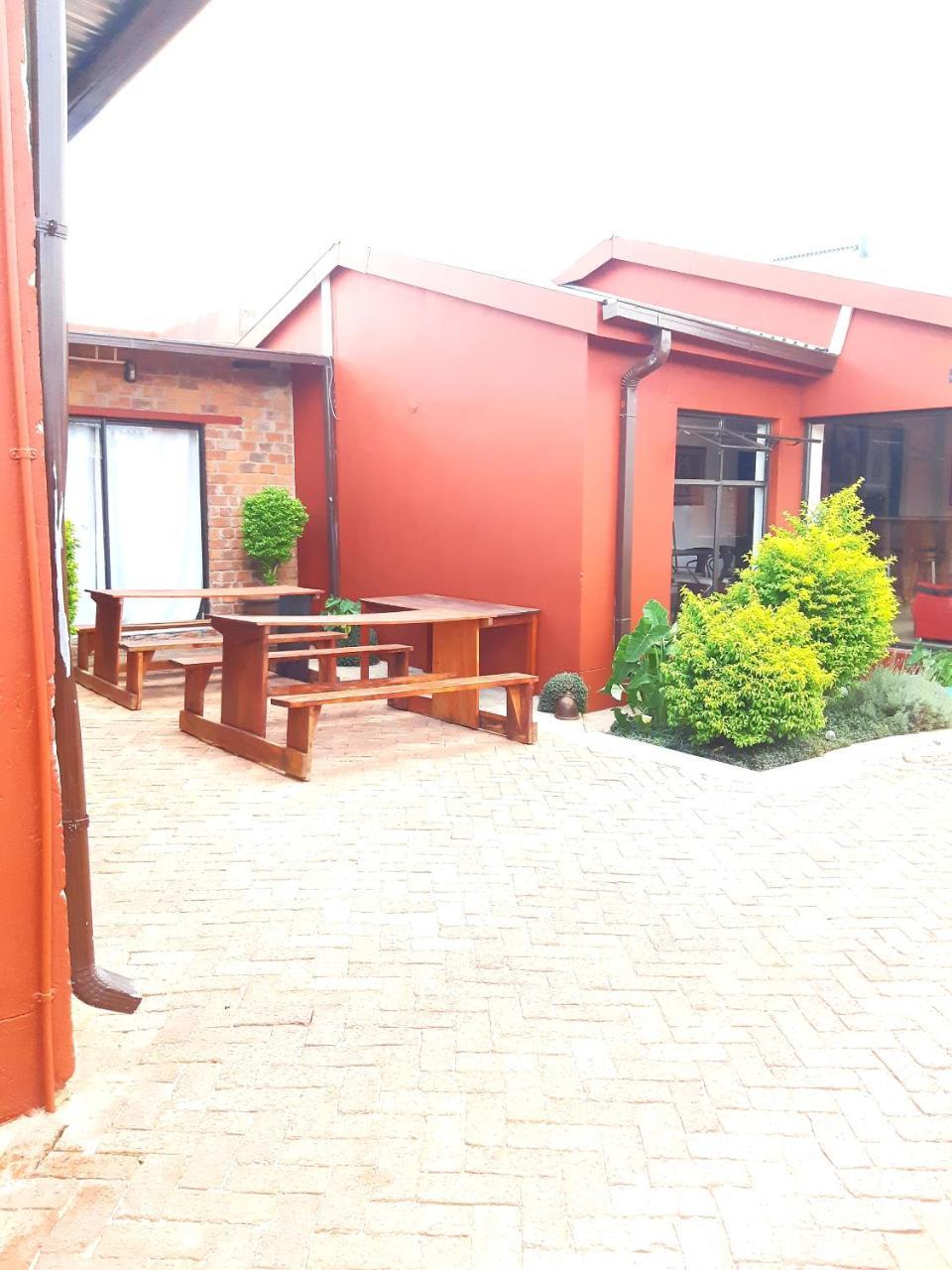 Niilo'S Guesthouse Rundu Exterior photo