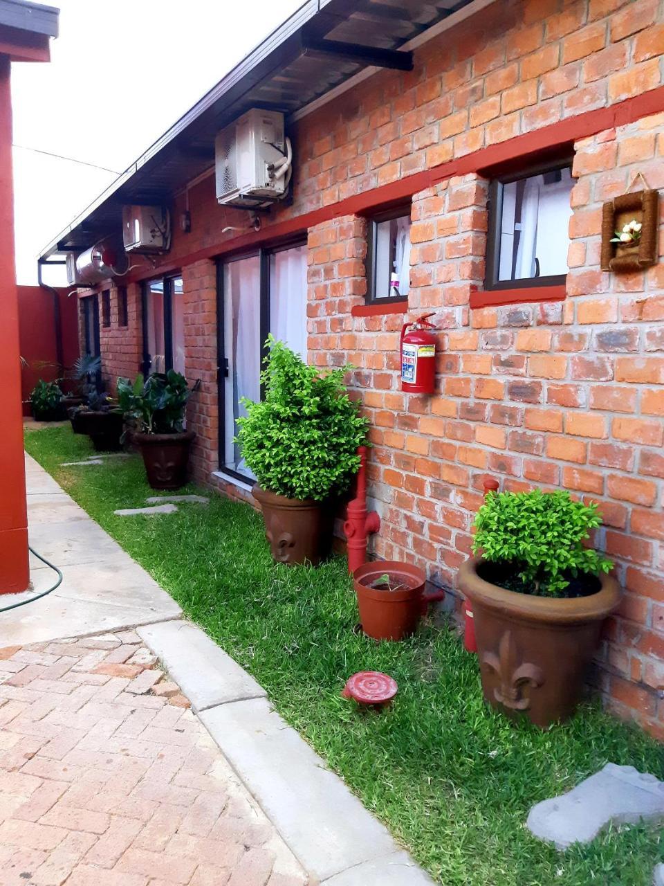 Niilo'S Guesthouse Rundu Exterior photo