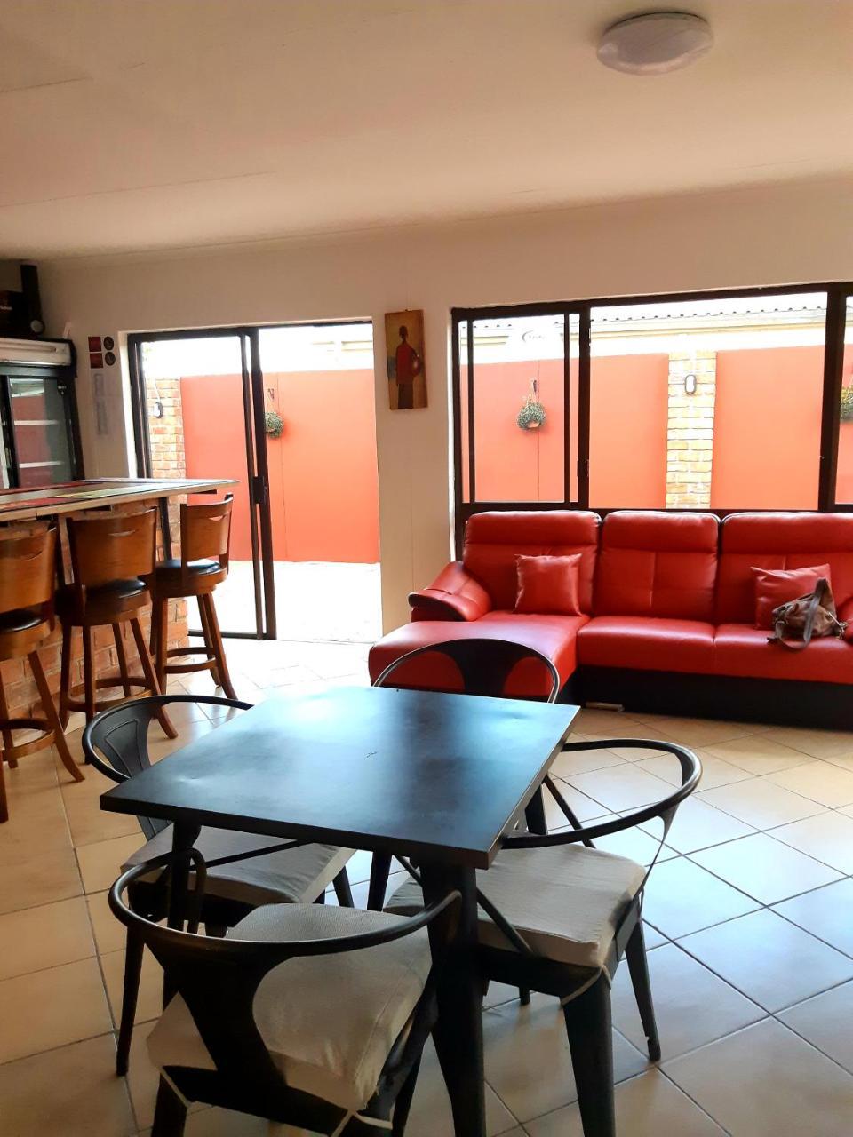Niilo'S Guesthouse Rundu Exterior photo