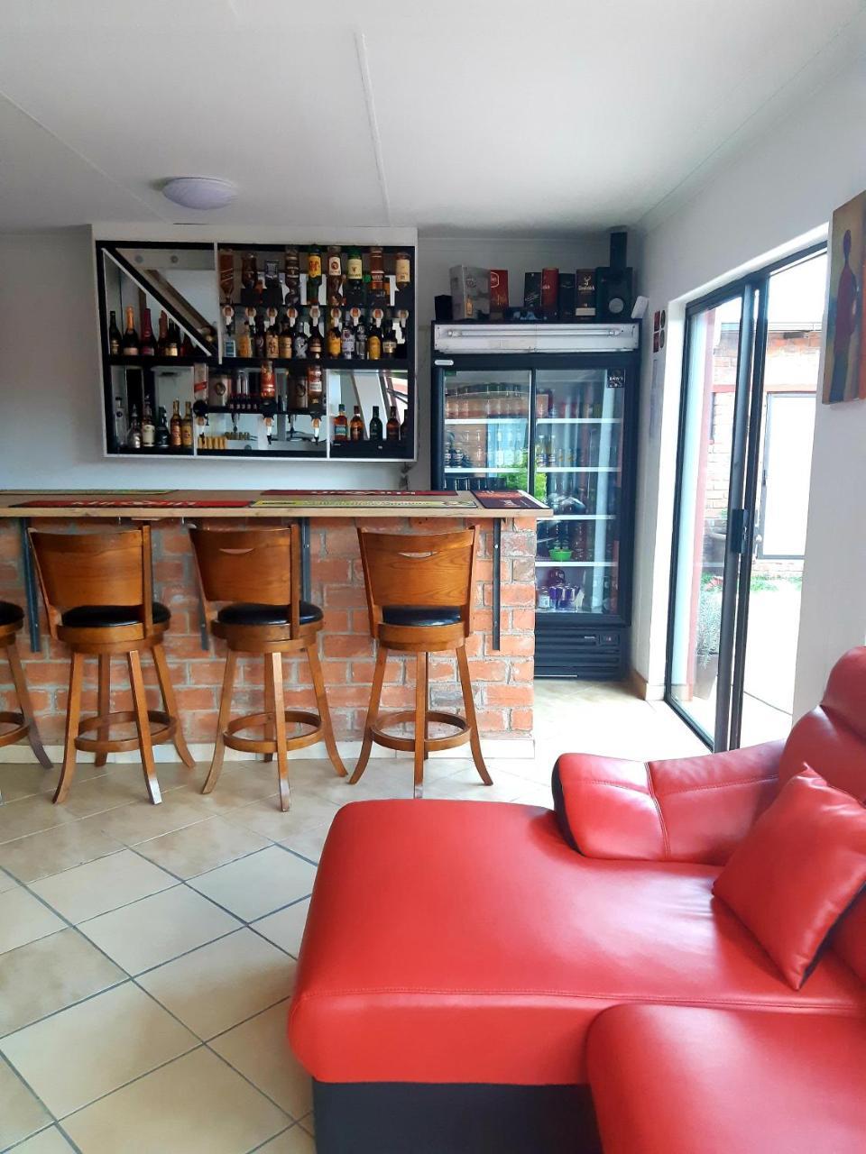 Niilo'S Guesthouse Rundu Exterior photo